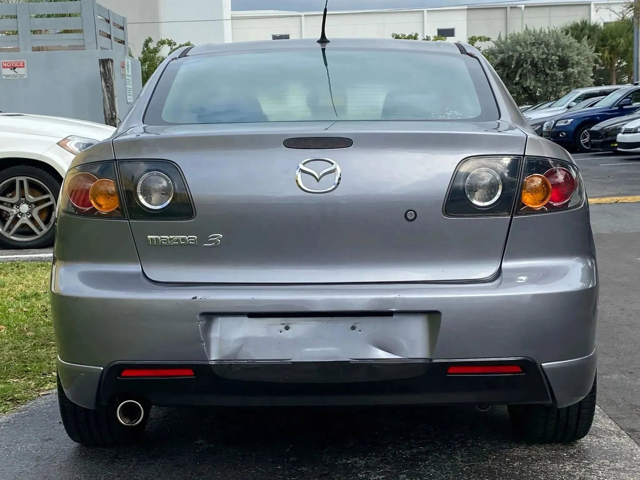 Used 2005 MAZDA MAZDA3 s w/ Moonroof & 6-CD Pkg FWD image 6