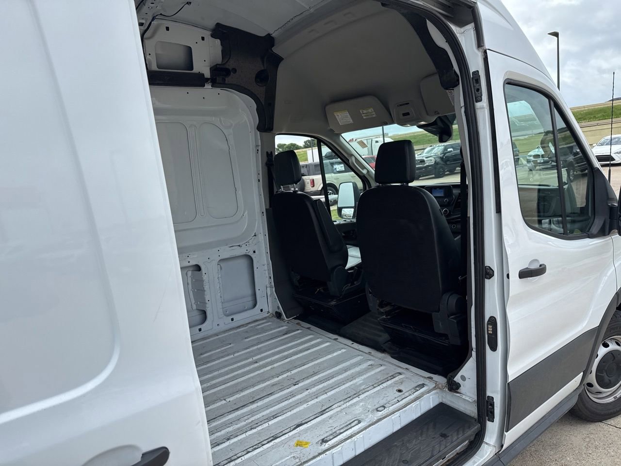 Used 2023 Ford Transit 250 148 High Roof Extended image 12