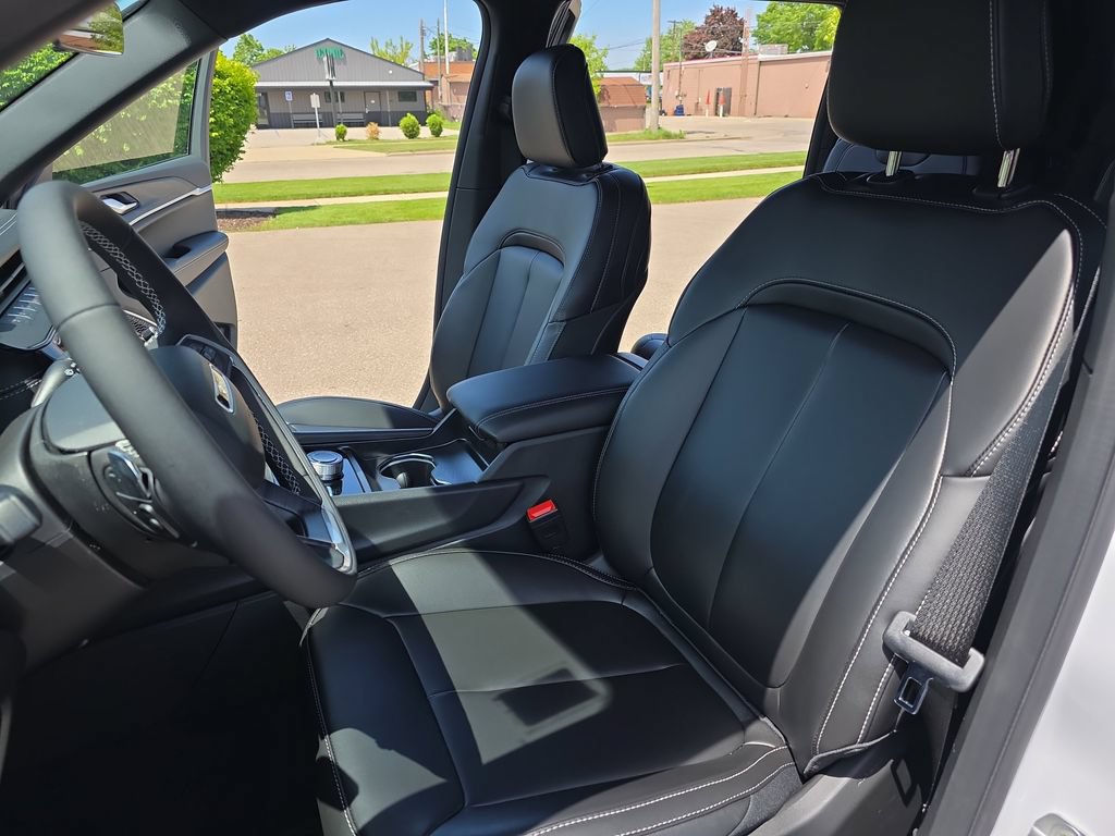 New 2026 Jeep Grand Cherokee L Limited w/ Limited Altitude Package AWD/4WD image 17