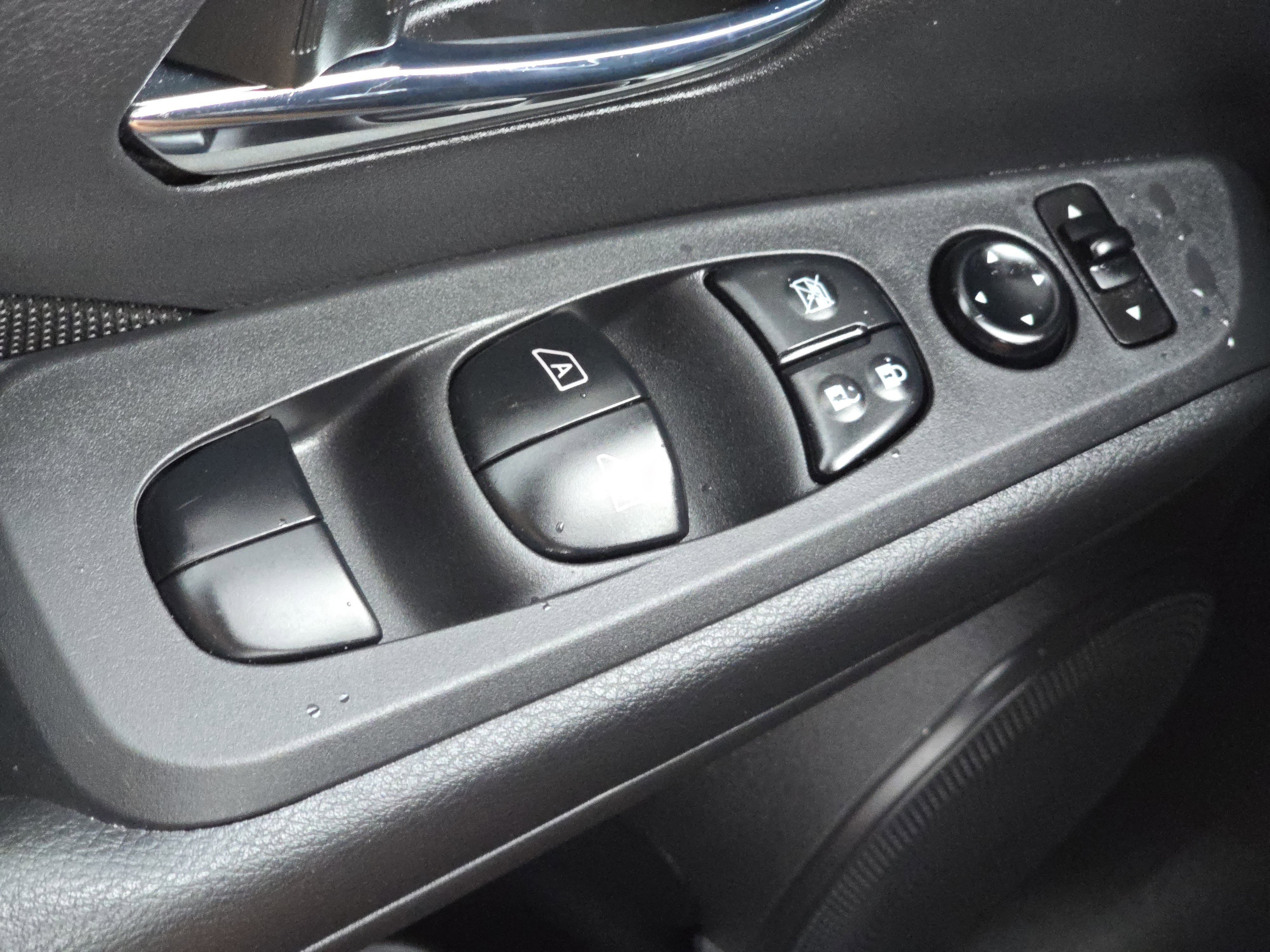 Used 2024 Nissan Kicks SV image 11