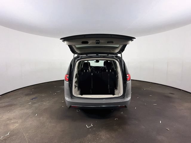 Used 2023 Chrysler Pacifica Touring-L FWD image 25