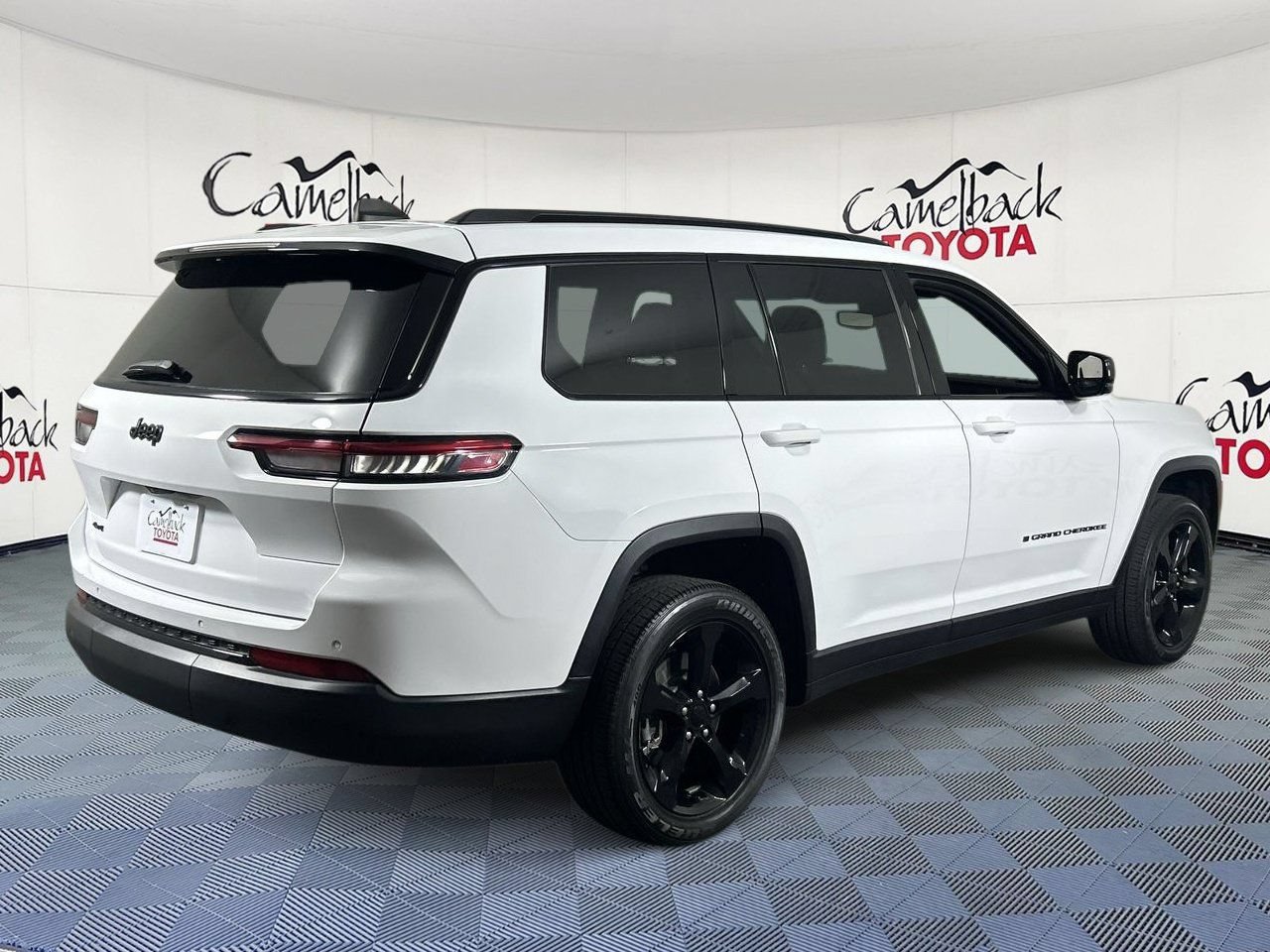 Used 2023 Jeep Grand Cherokee L Laredo AWD/4WD image 7