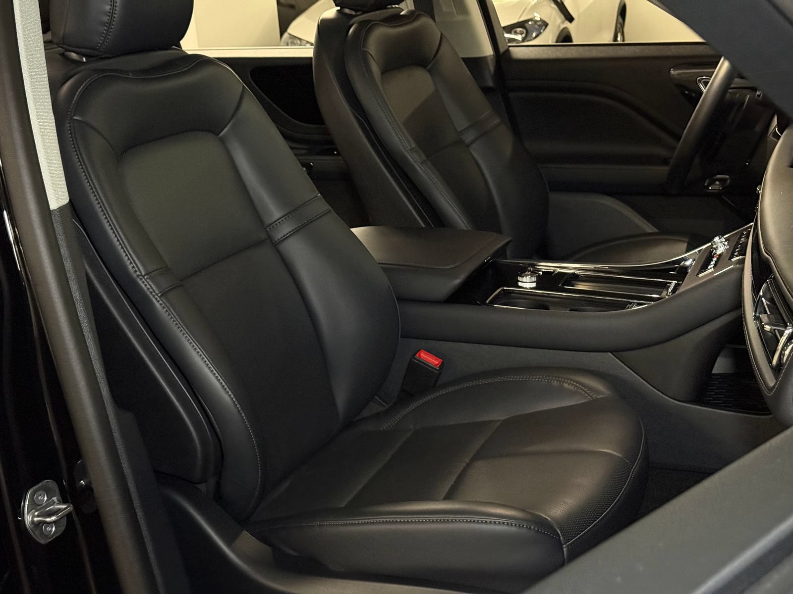 New 2026 Lincoln Aviator AWD image 11