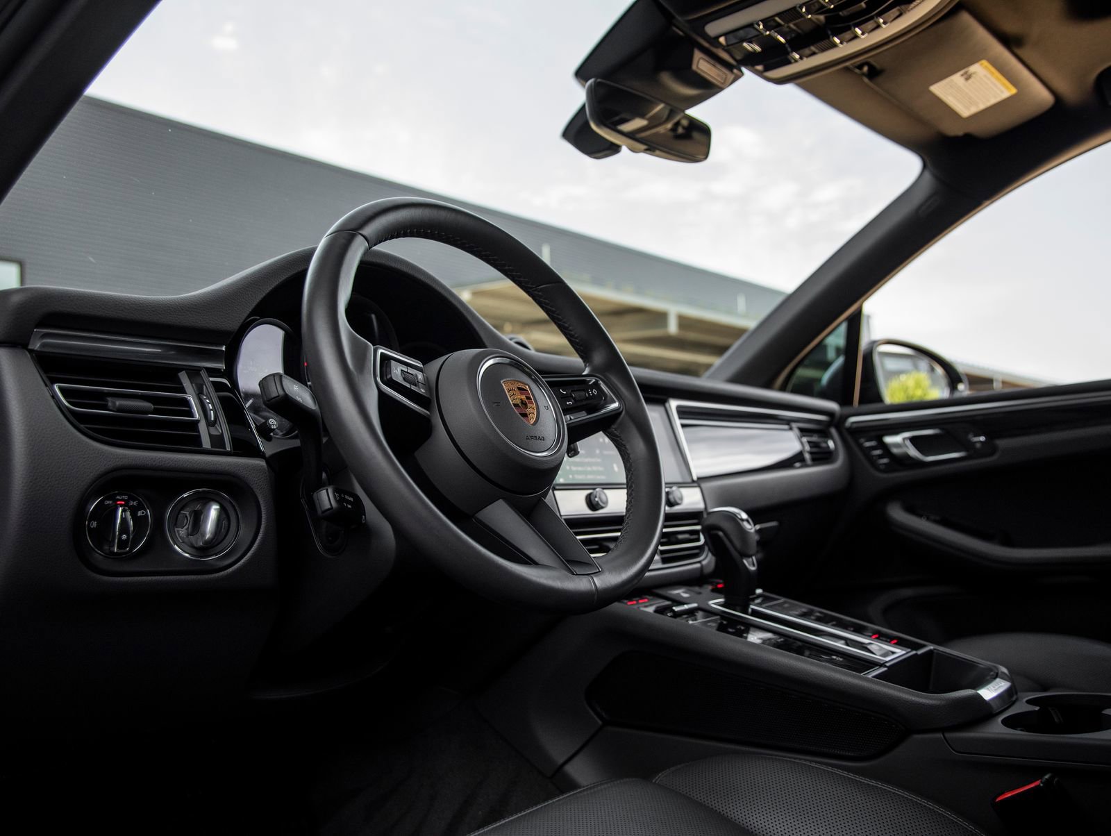 Certified 2022 Porsche Macan AWD/4WD image 4