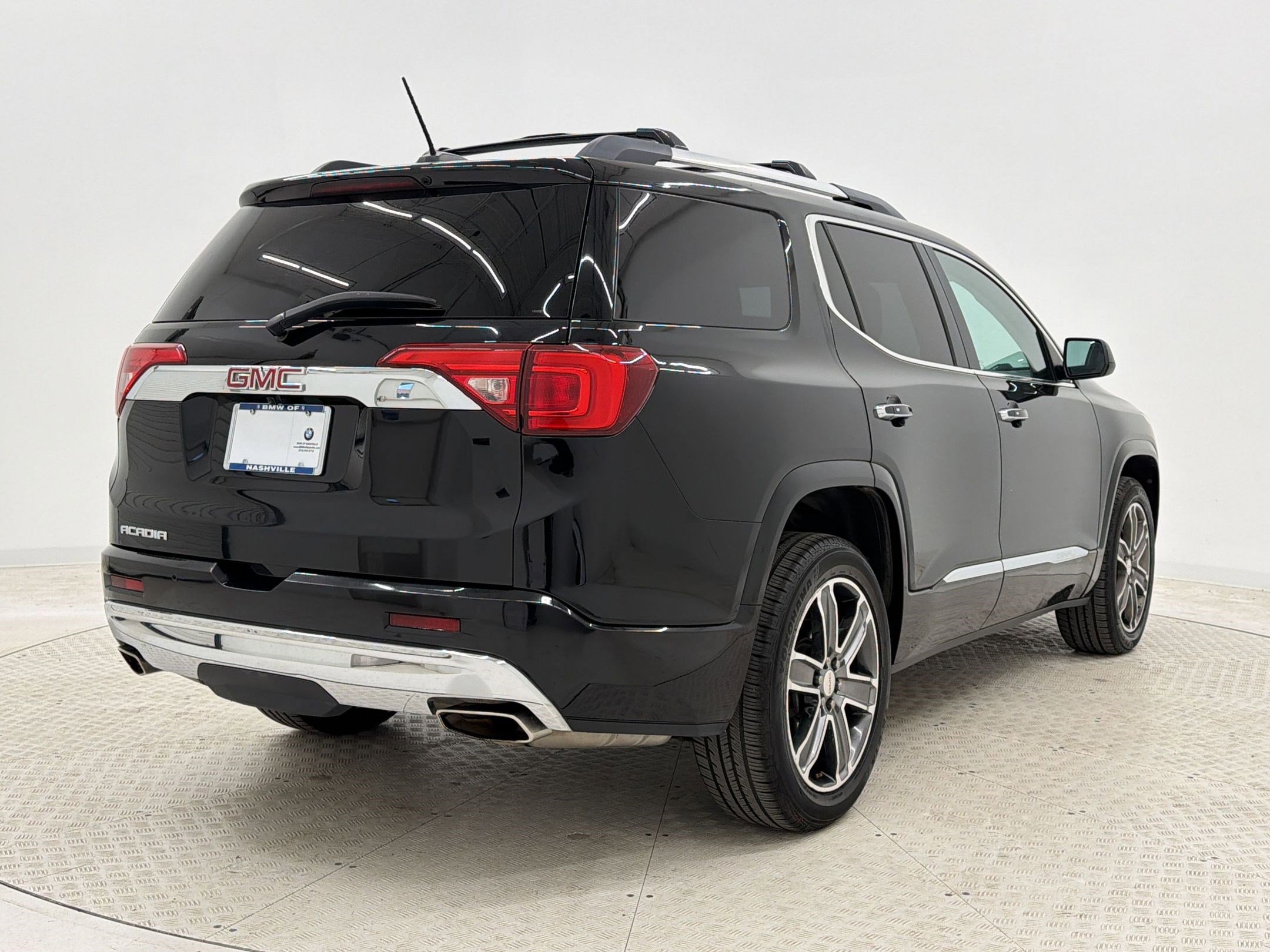 Used 2017 GMC Acadia Denali w/ Technology Package FWD image 9