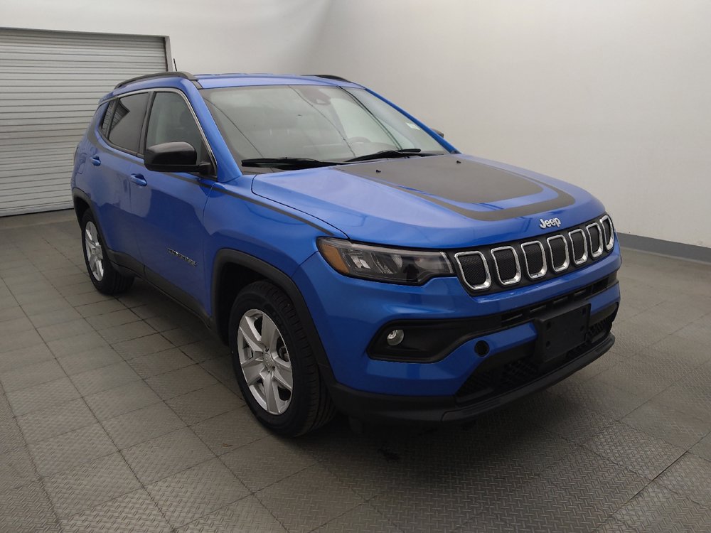 Used 2022 Jeep Compass Latitude w/ Mopar Graphics Package FWD image 13