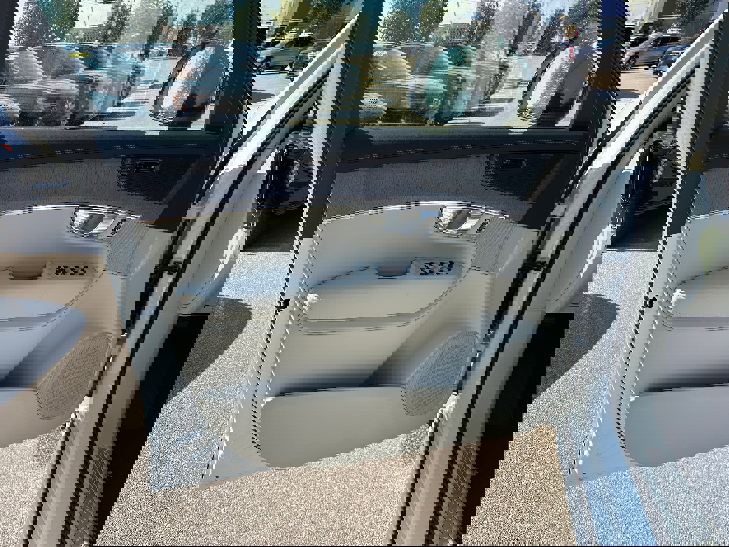 New 2026 Volvo XC90 B6 Ultra w/ Protection Package image 18