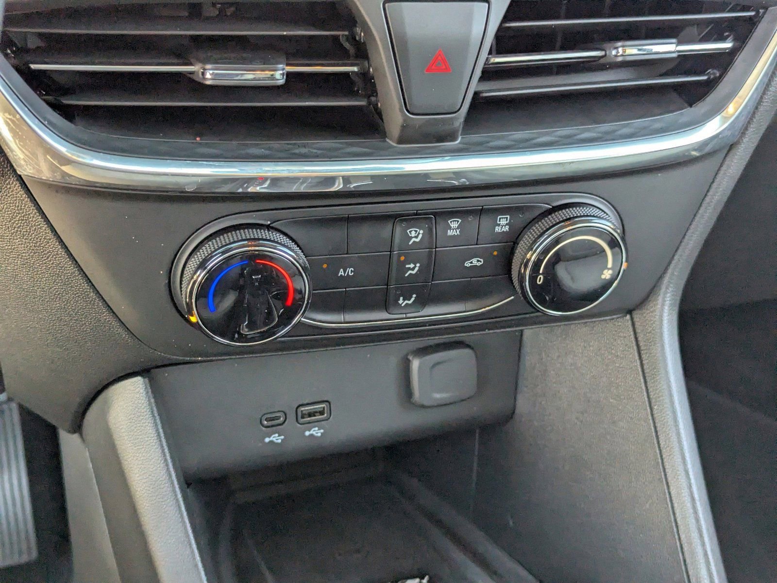 Used 2024 Buick Encore GX Preferred w/ Advanced Technology Package image 29