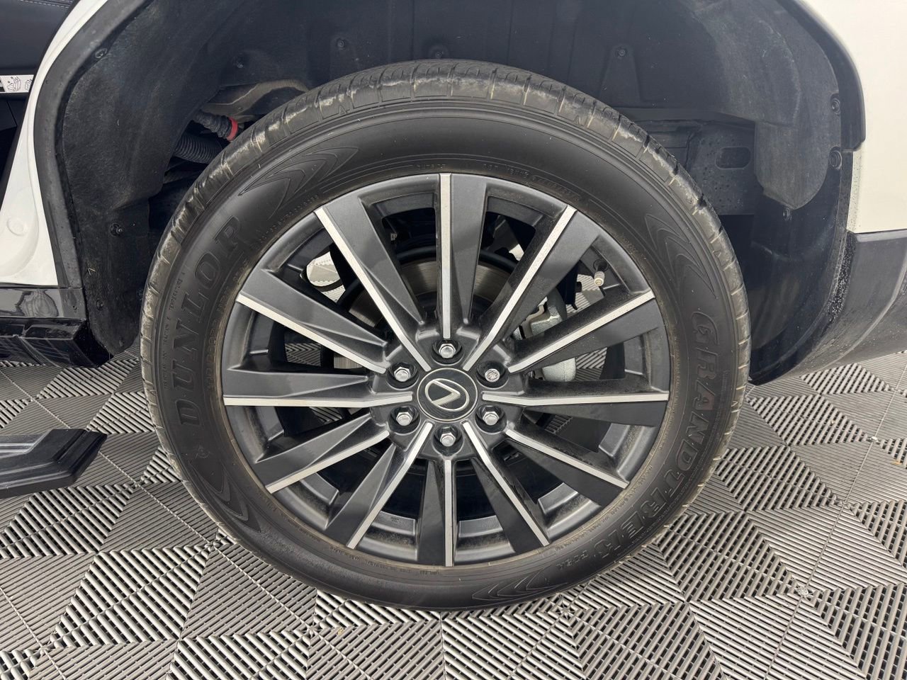 Used 2024 Lexus GX 550 w/ Accessory Package (Z1) AWD/4WD image 13