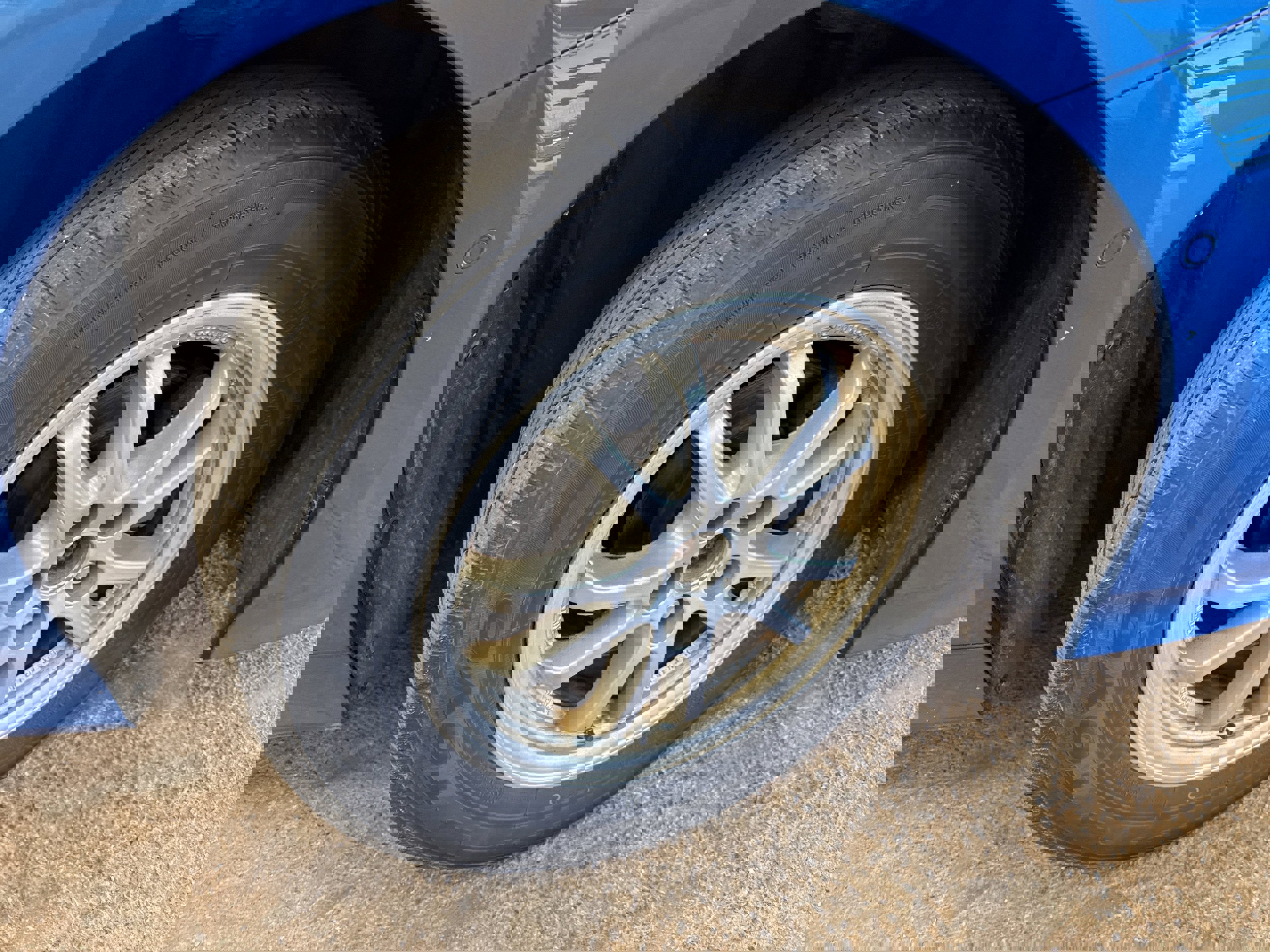 Used 2019 Toyota Prius XLE AWD/4WD image 11