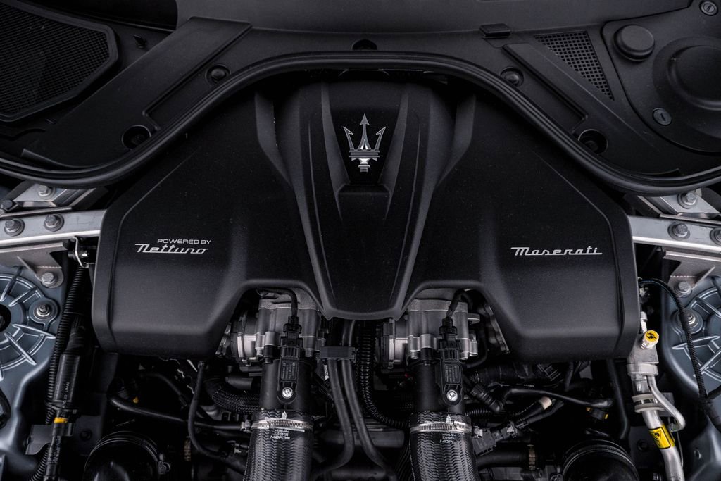 Used 2024 Maserati GranTurismo Trofeo AWD/4WD image 32