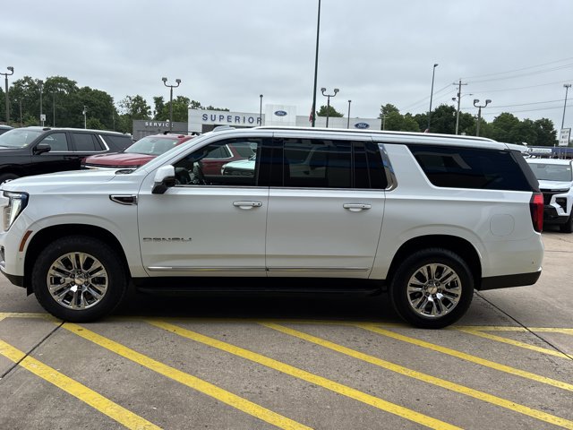 Used 2025 GMC Yukon XL Denali AWD/4WD image 11