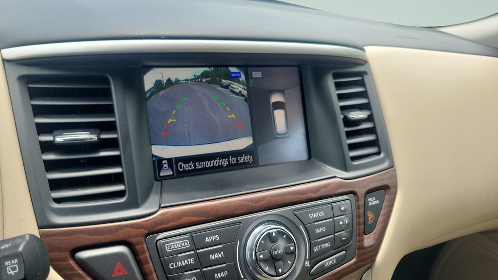 Used 2017 Nissan Pathfinder Platinum FWD image 18