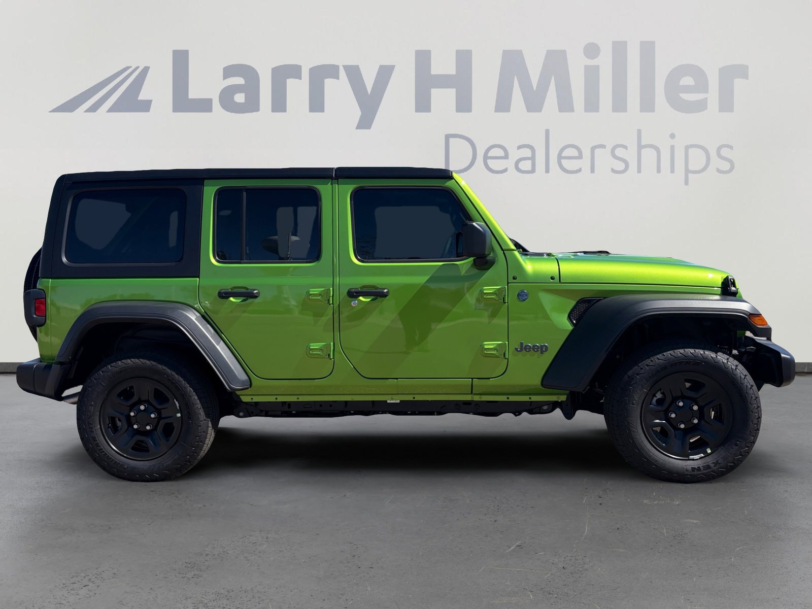Used 2025 Jeep Wrangler Sport S image 7