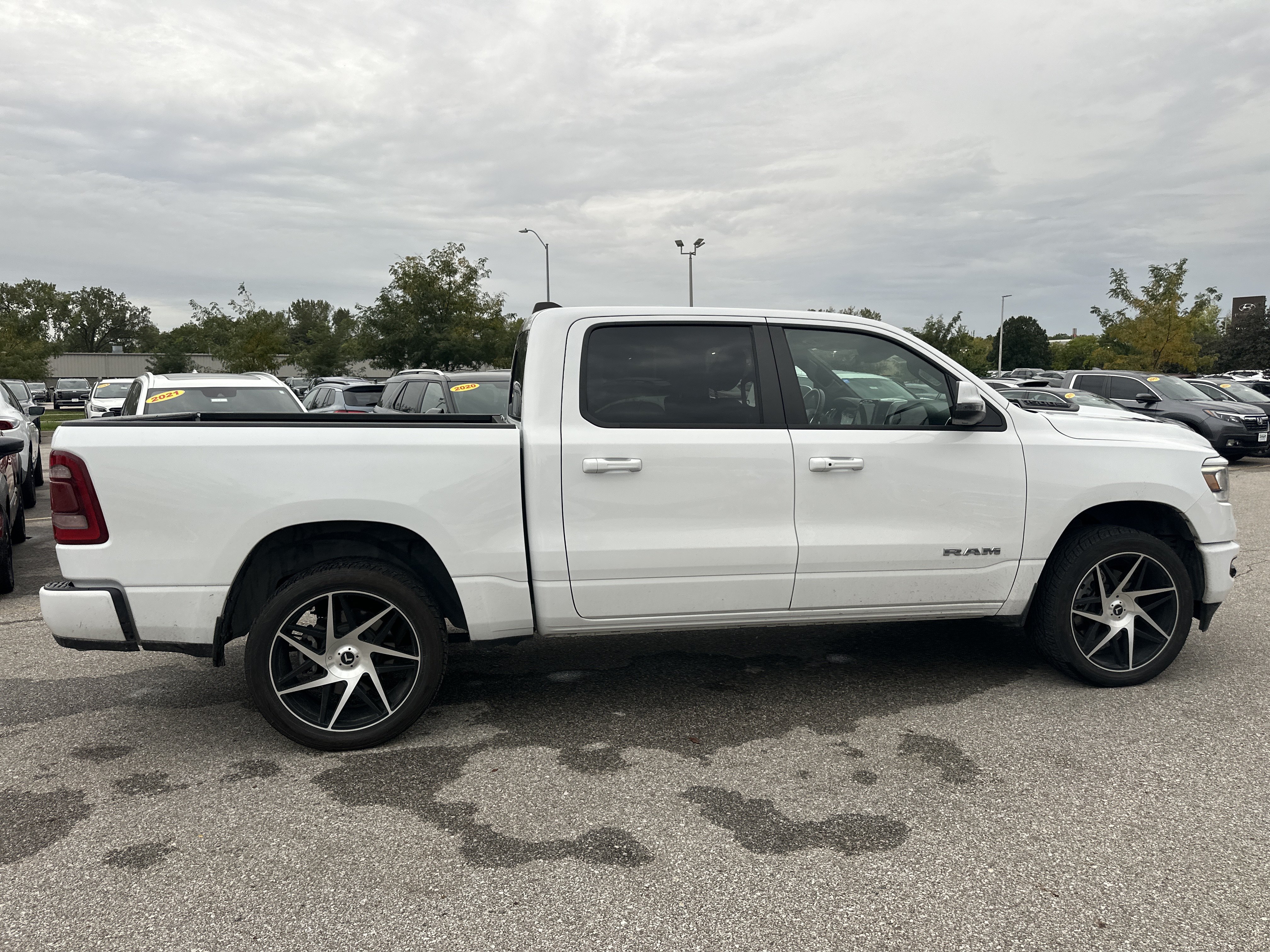 Used 2024 RAM 1500 Laramie AWD/4WD image 3