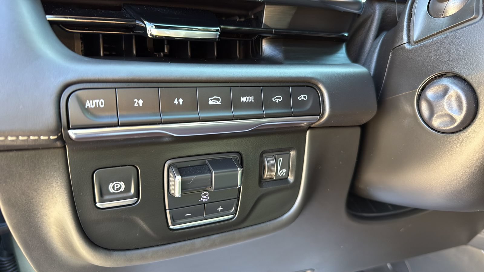 Used 2024 Cadillac Escalade Sport Platinum AWD/4WD image 17