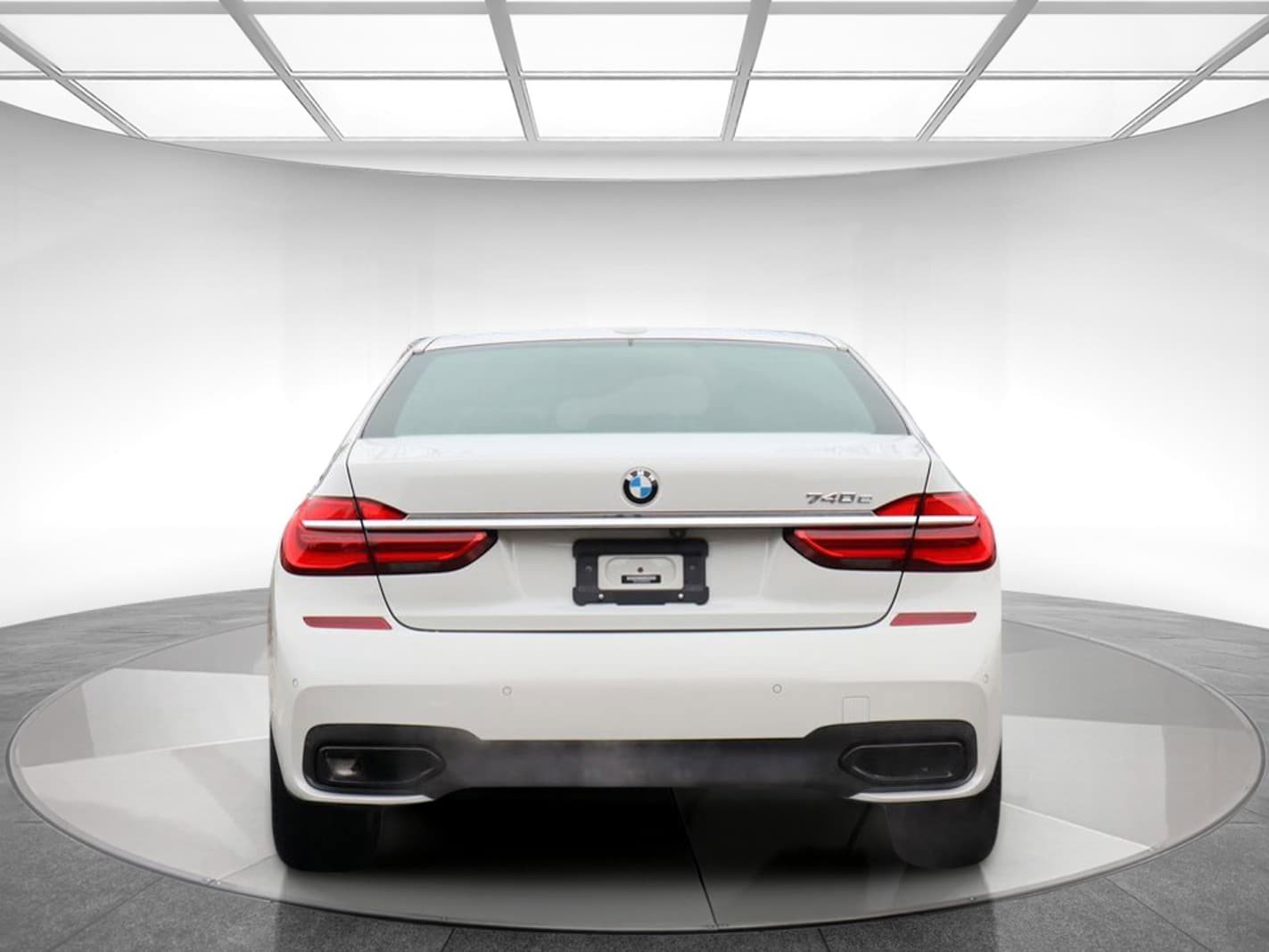 Used 2019 BMW 740e xDrive w/ Executive Package AWD/4WD image 7