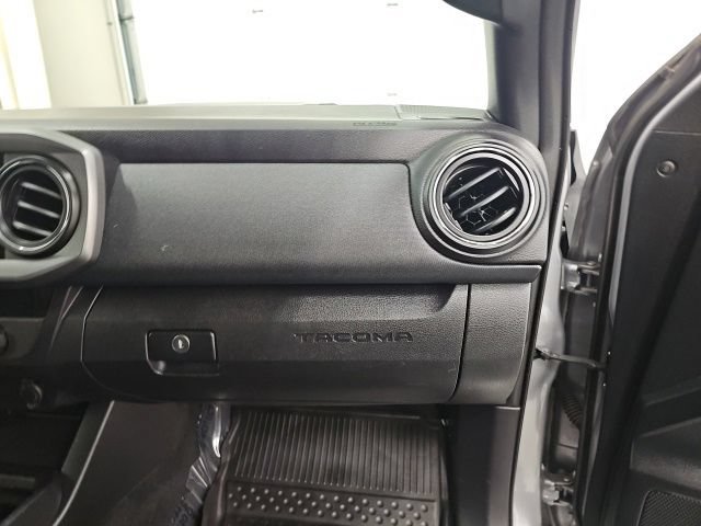 Used 2016 Toyota Tacoma TRD Sport w/ Towing Package AWD/4WD image 36