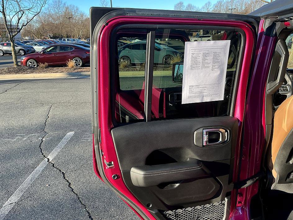 Used 2022 Jeep Wrangler Unlimited Rubicon w/ Xtreme Recon 35" Tire Package image 23