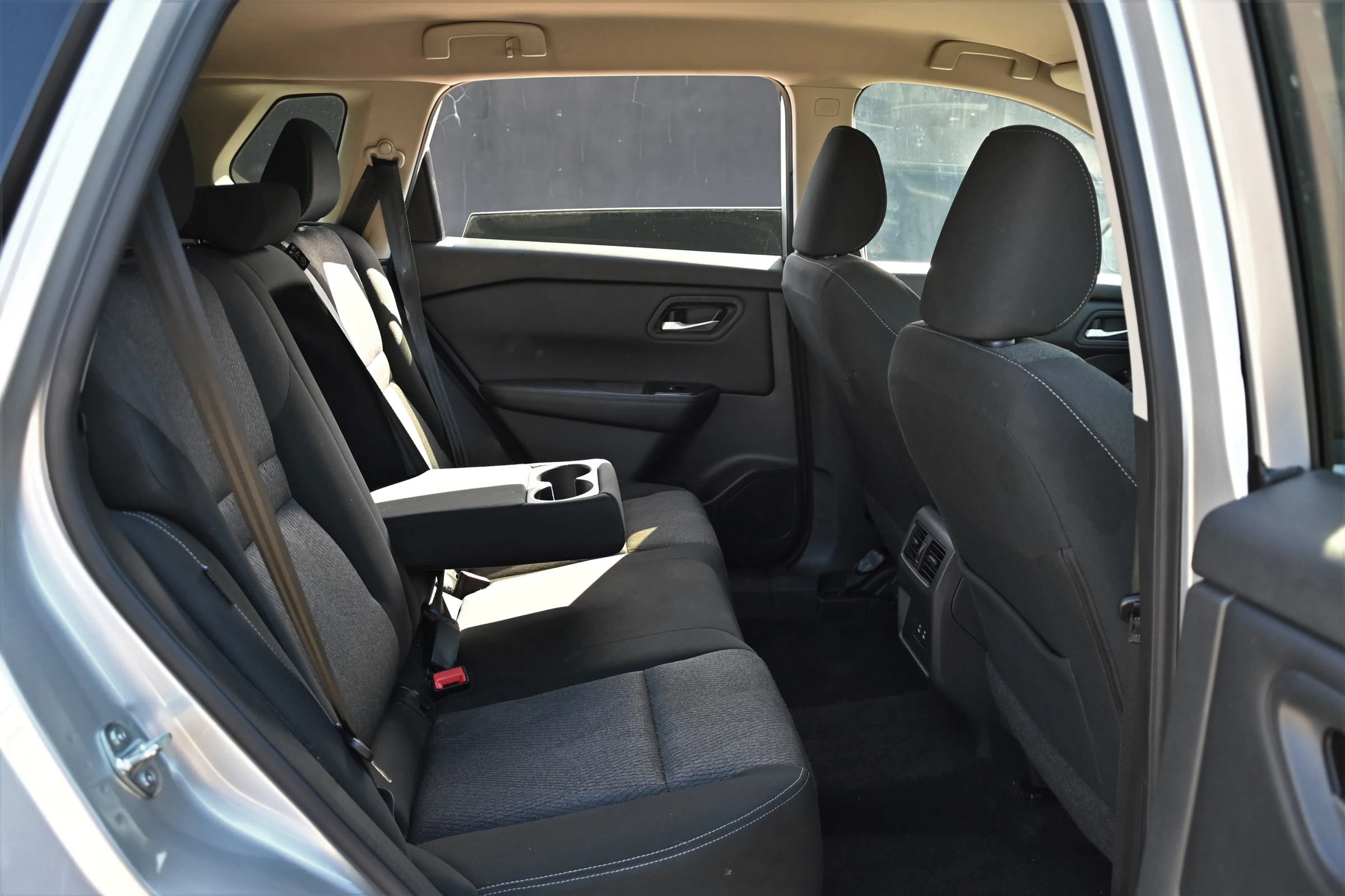 Used 2025 Nissan Rogue SV AWD/4WD image 16