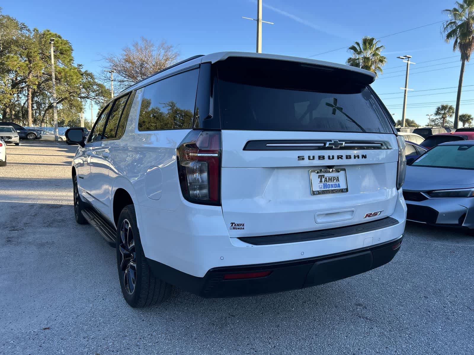 Used 2024 Chevrolet Suburban RST RWD image 4