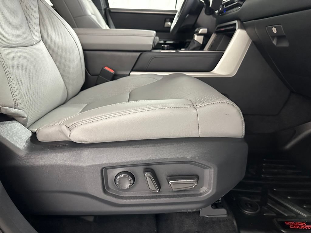 Used 2025 Toyota Tundra Limited AWD/4WD image 58
