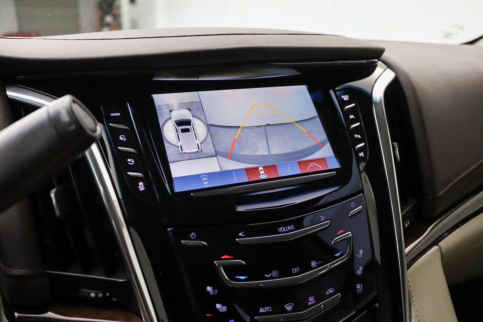 Used 2017 Cadillac Escalade Premium Luxury AWD/4WD image 38