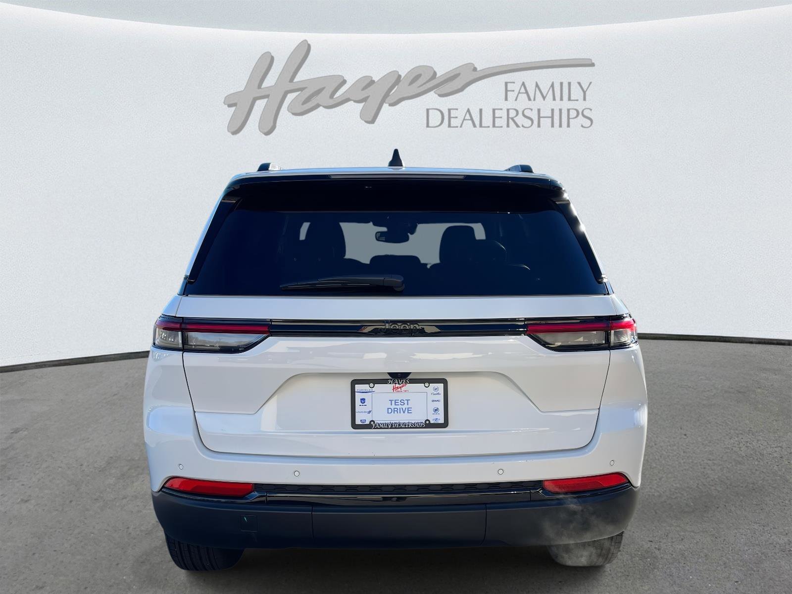 Used 2024 Jeep Grand Cherokee Altitude image 7