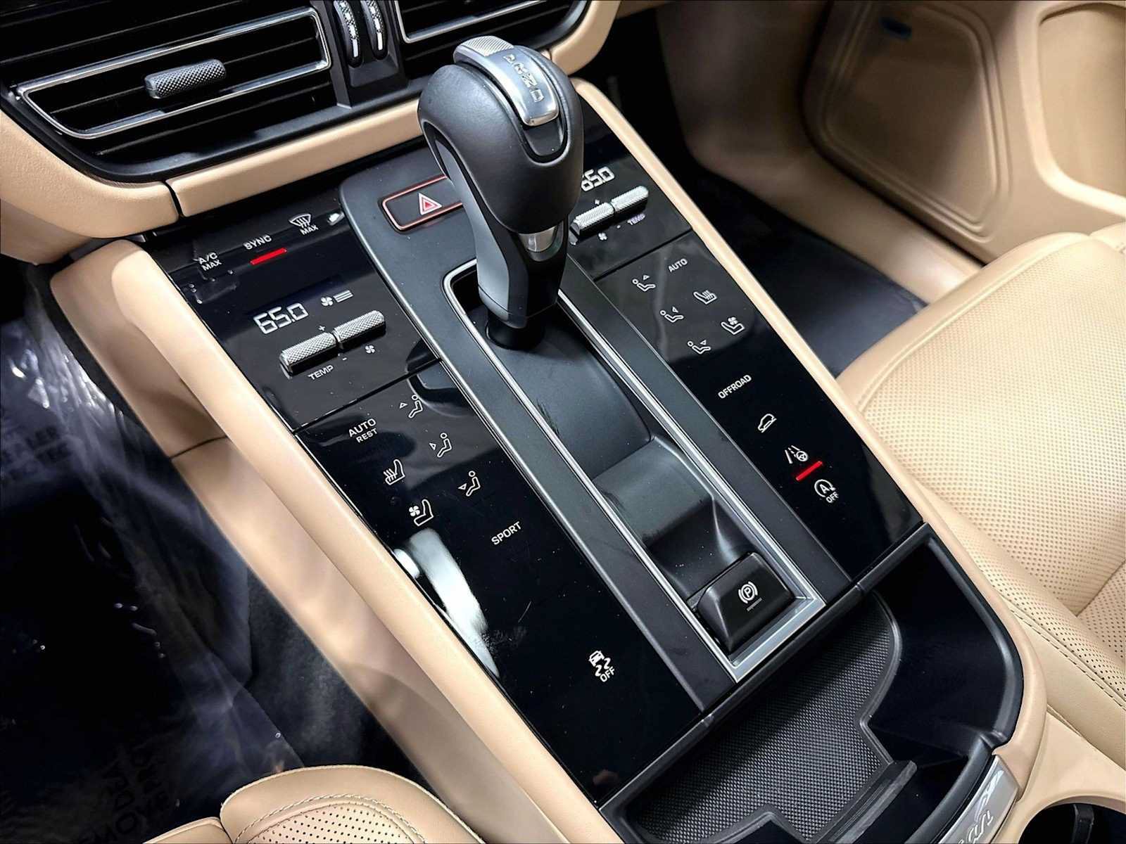 Used 2026 Porsche Macan AWD/4WD image 40