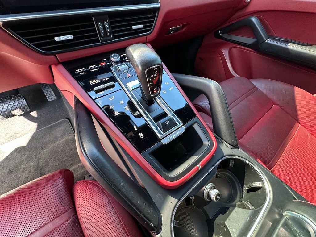 Certified 2023 Porsche Cayenne Platinum Edition image 27