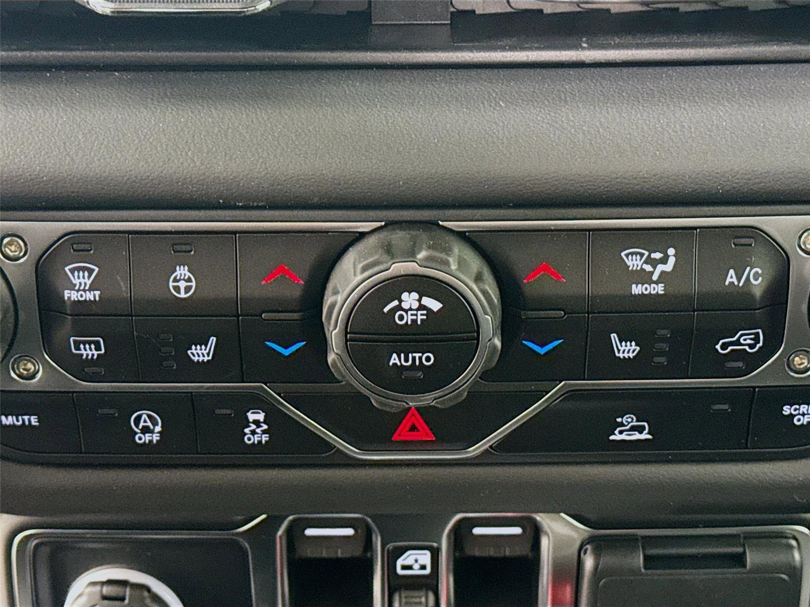 New 2025 Jeep Wrangler Sahara w/ Technology Group image 23