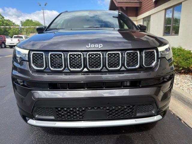 Used 2023 Jeep Compass Limited w/ Elite Group AWD/4WD image 19