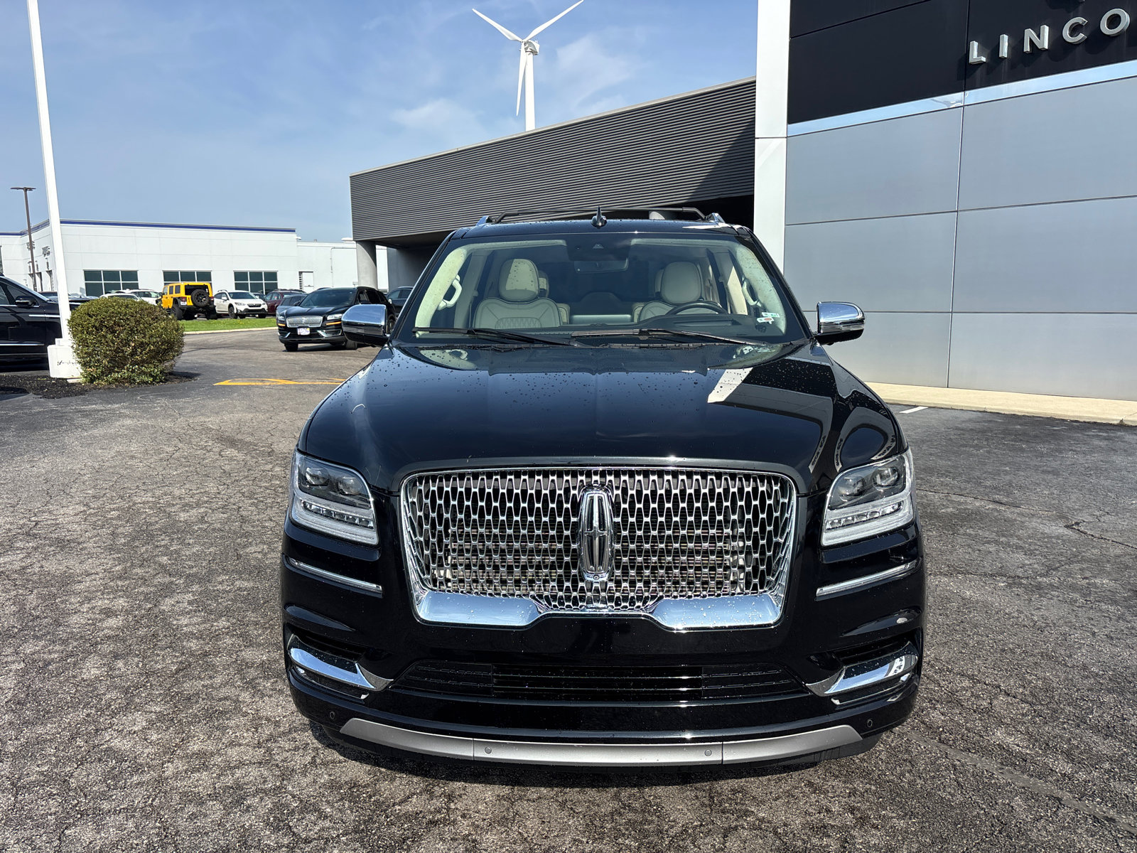 Used 2021 Lincoln Navigator Black Label w/ Cargo Convenience Package image 2