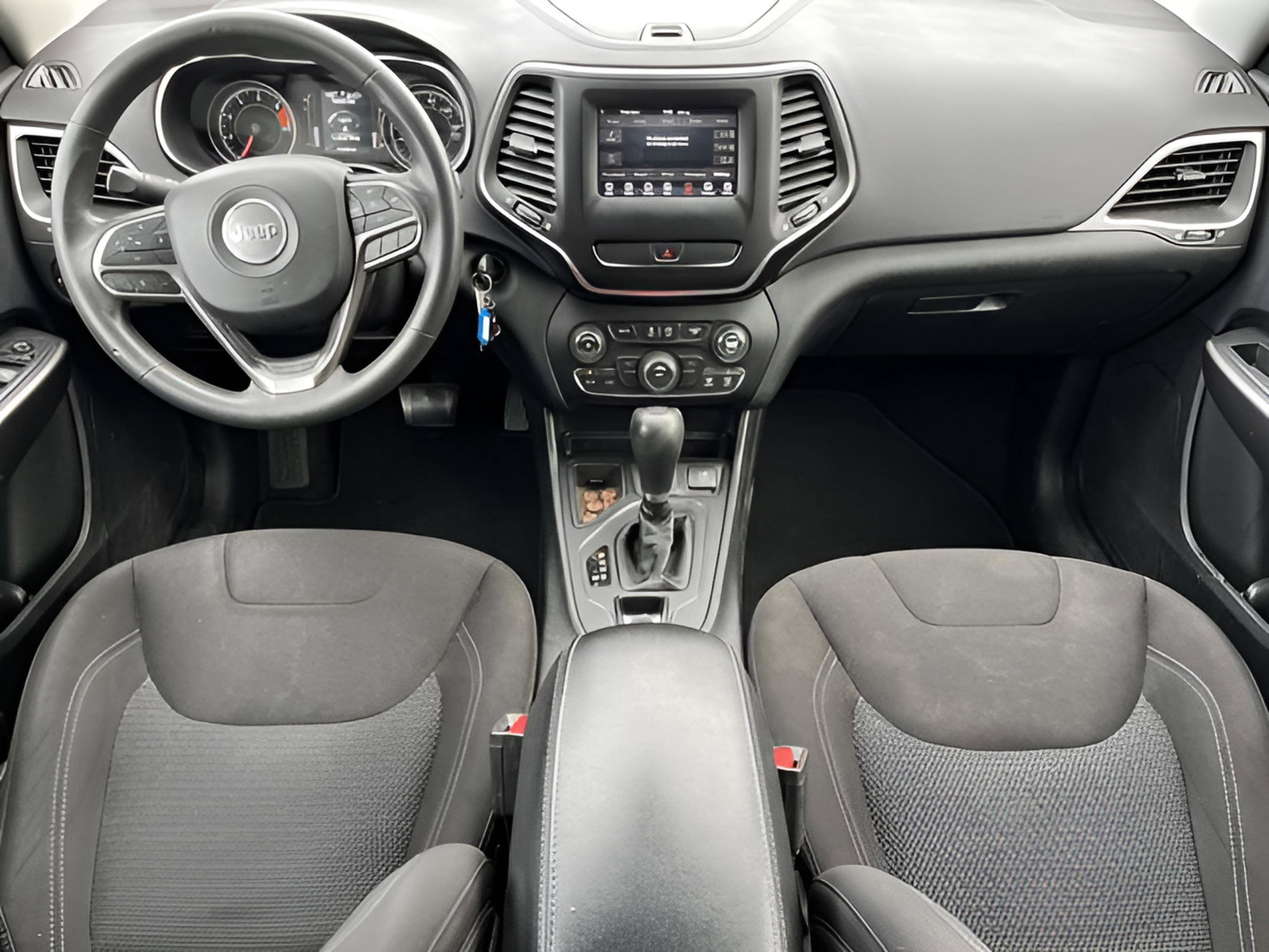 Used 2019 Jeep Cherokee Latitude w/ Popular Appearance Group FWD image 9