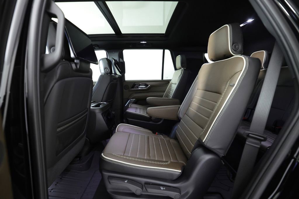 Used 2026 GMC Yukon Denali Ultimate w/ LPO, Floor Liner Package AWD/4WD image 16