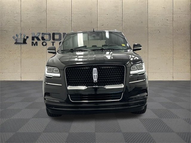 Used 2024 Lincoln Navigator Reserve image 3