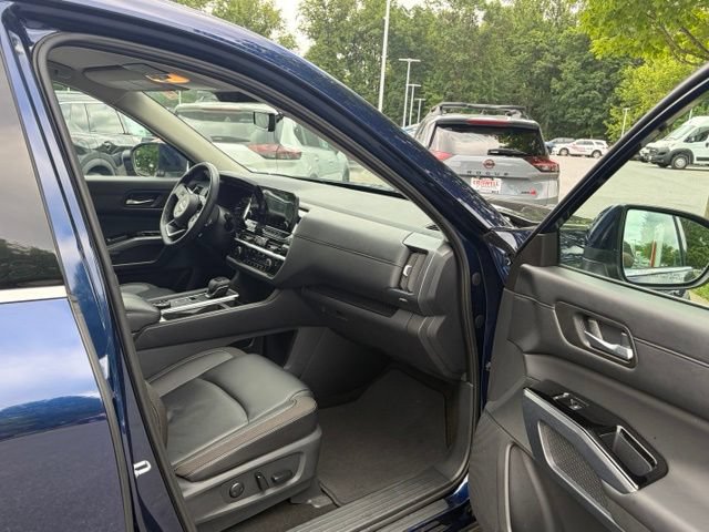 Certified 2025 Nissan Pathfinder SL AWD/4WD image 28
