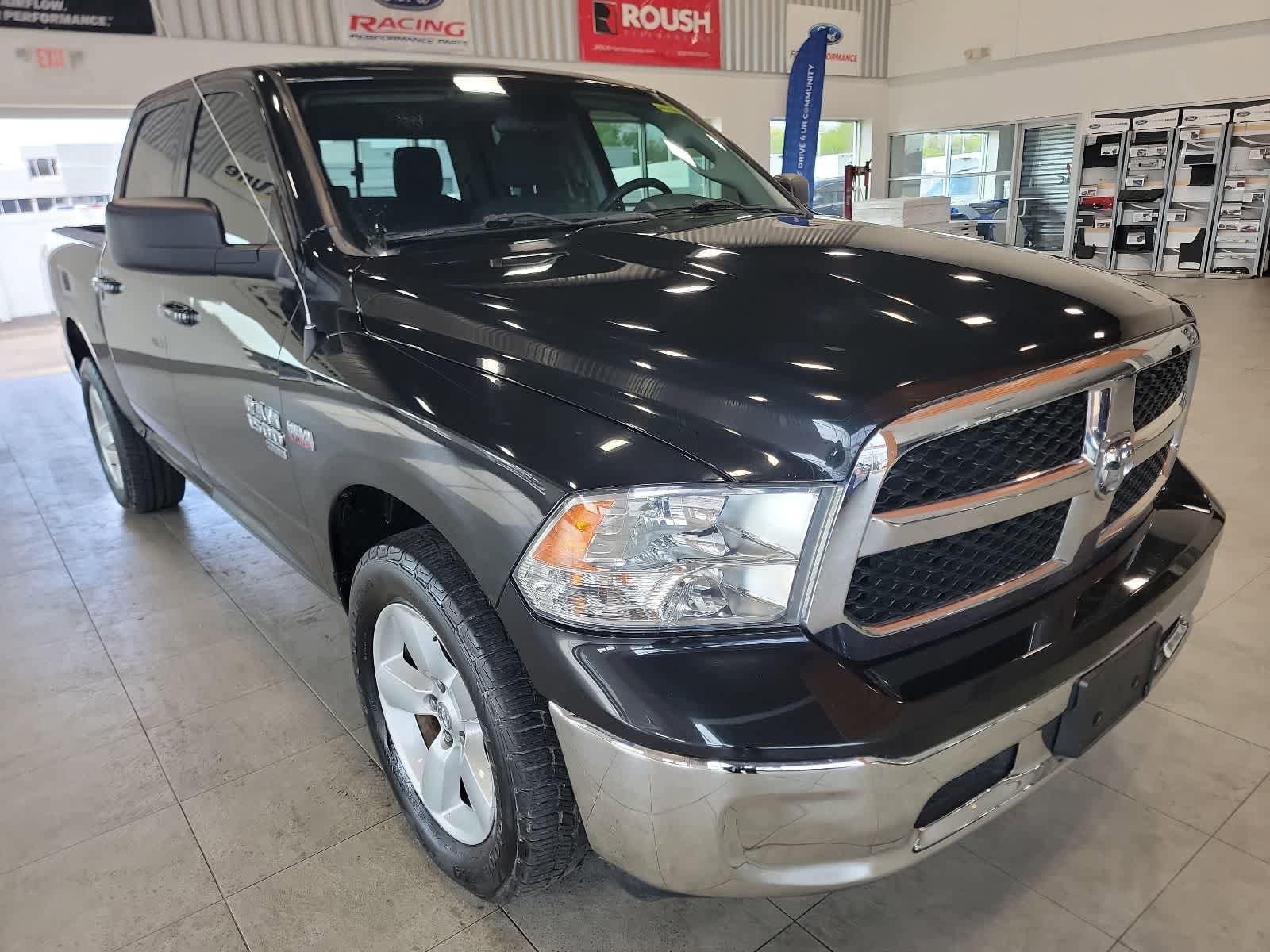 Used 2019 RAM 1500 Classic SLT AWD/4WD image 5