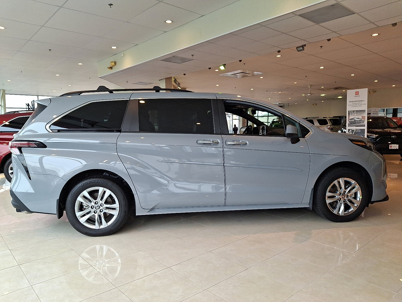 Certified 2023 Toyota Sienna XLE Woodland Edition image 8