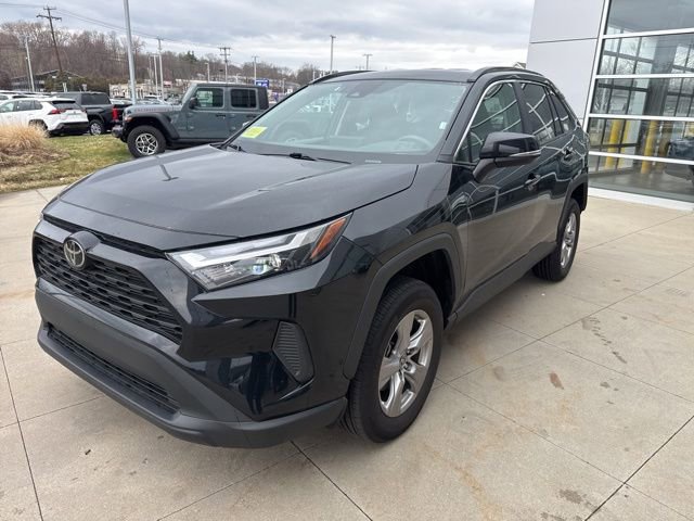 Used 2025 Toyota RAV4 XLE AWD/4WD image 3