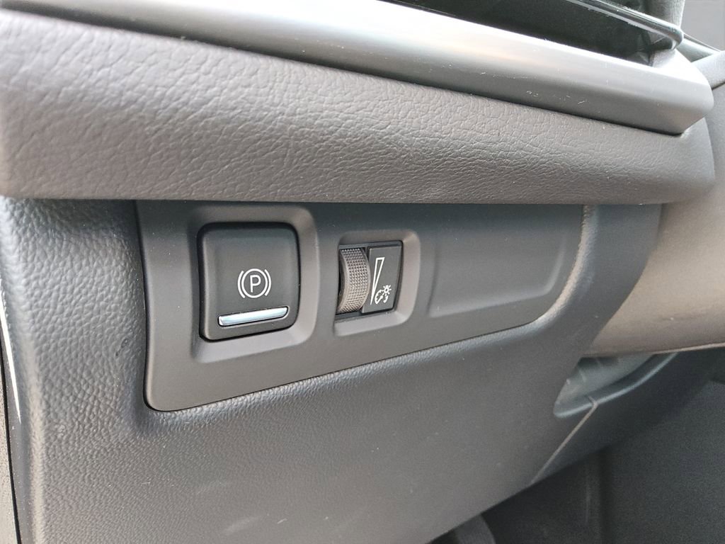 Used 2025 Cadillac XT4 Premium Luxury image 30