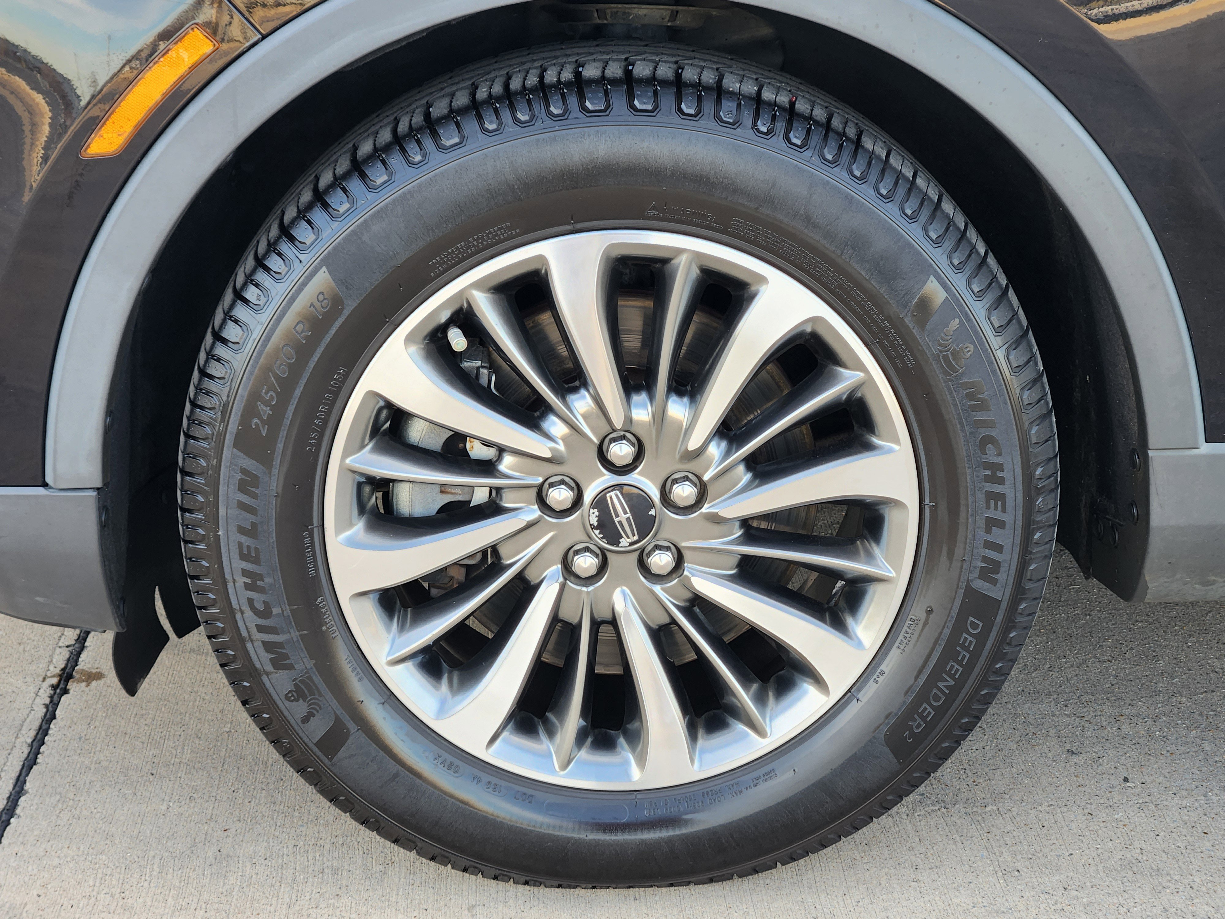 Used 2020 Lincoln Nautilus Reserve image 9