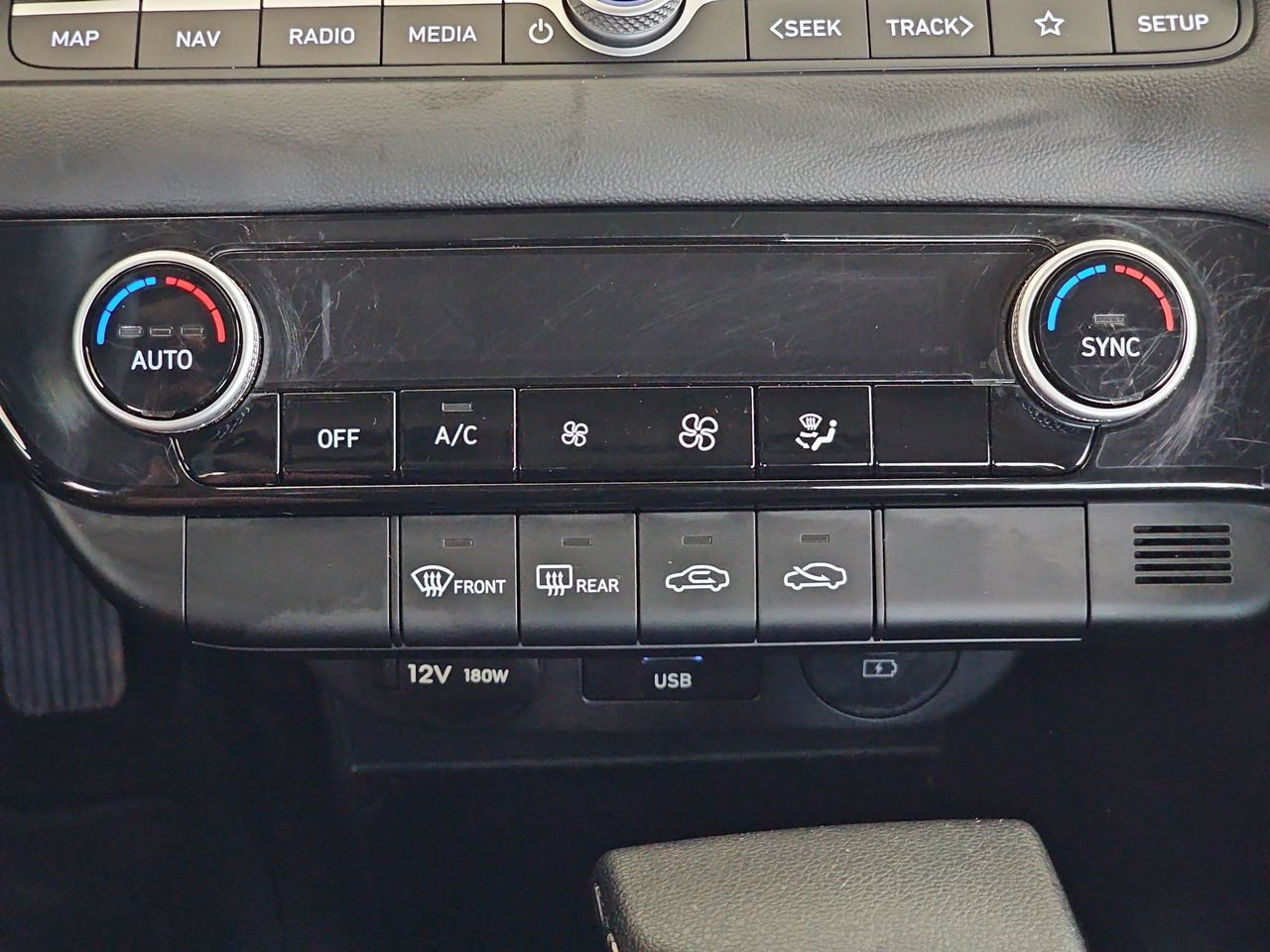 Used 2024 Hyundai Elantra Blue FWD image 25