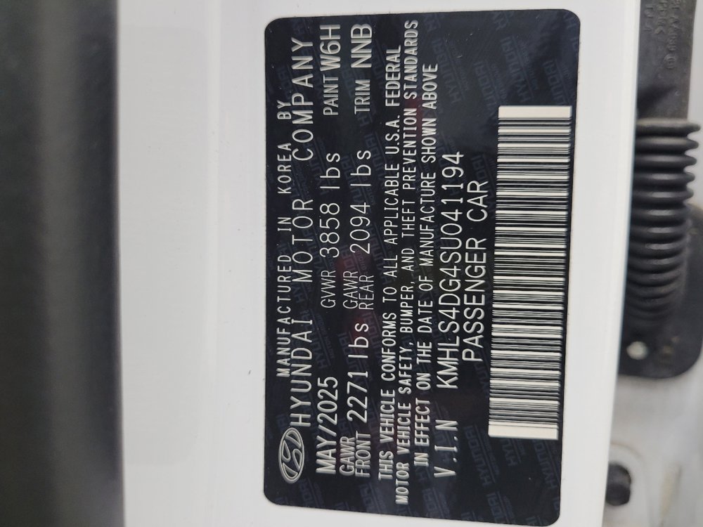Used 2025 Hyundai Elantra SEL FWD image 33