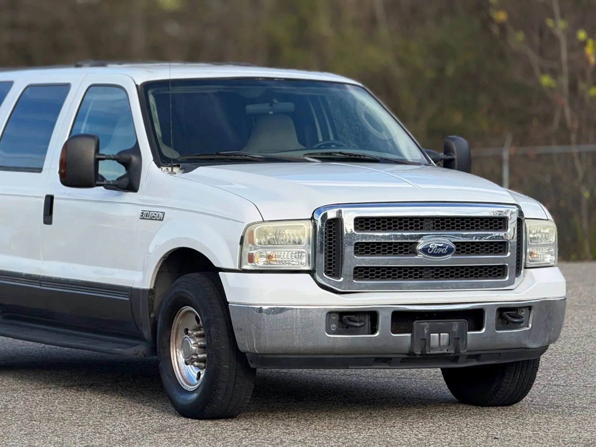 Used 2005 Ford Excursion XLS image 15