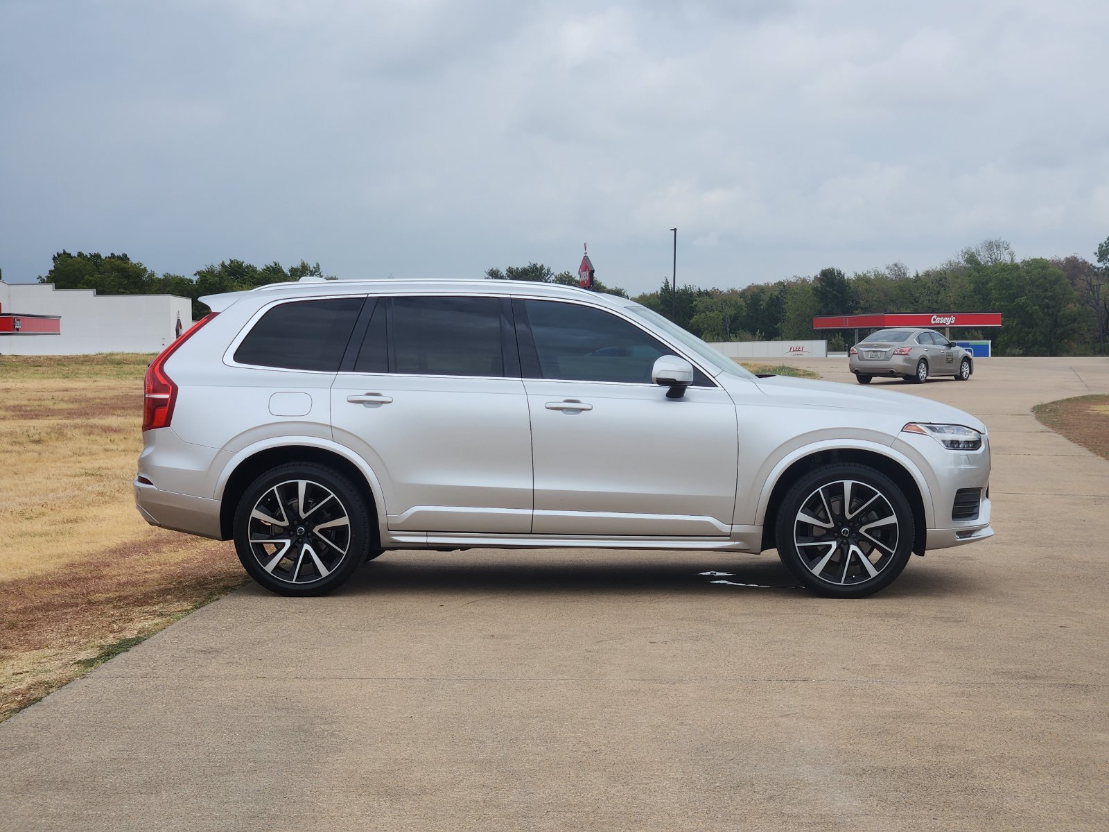 Used 2021 Volvo XC90 T6 Momentum w/ Protection Package Premier AWD/4WD image 7