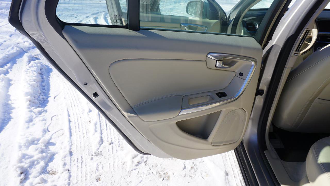 Used 2015 Volvo V60 T5 Premier w/ Convenience Package AWD/4WD image 26