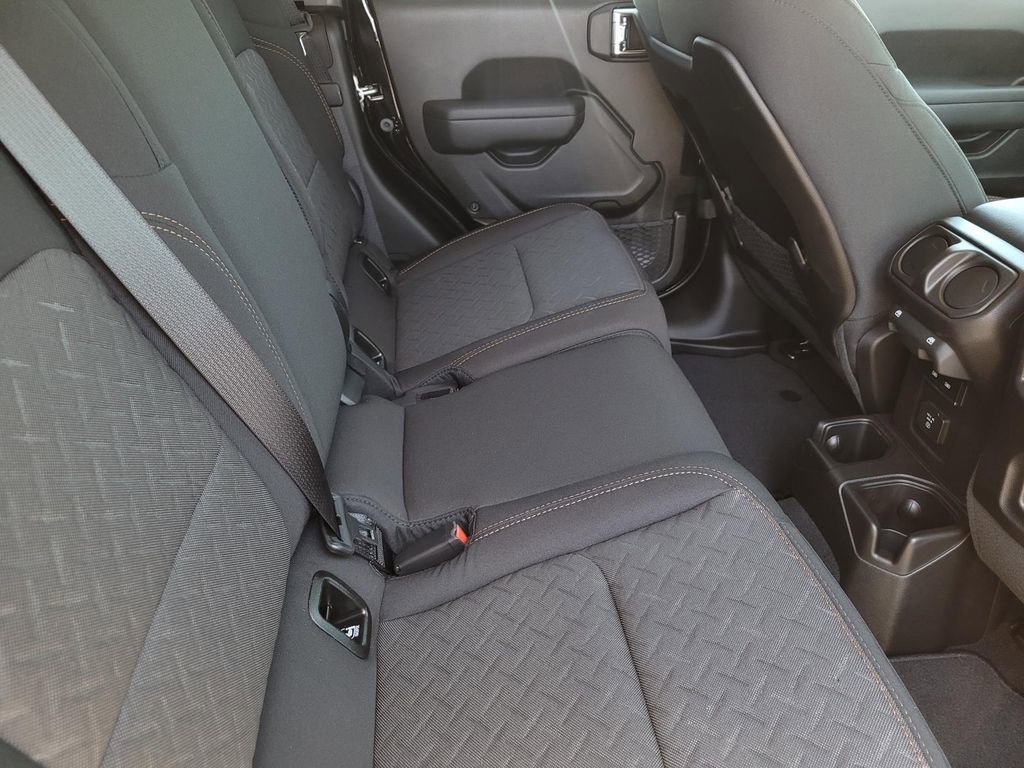 New 2025 Jeep Gladiator Mojave image 10