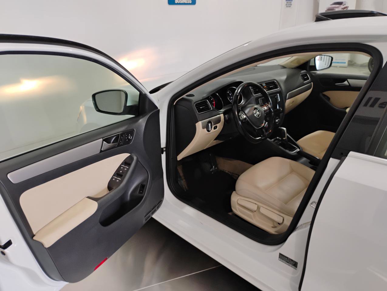 Used 2016 Volkswagen Jetta SE FWD image 60