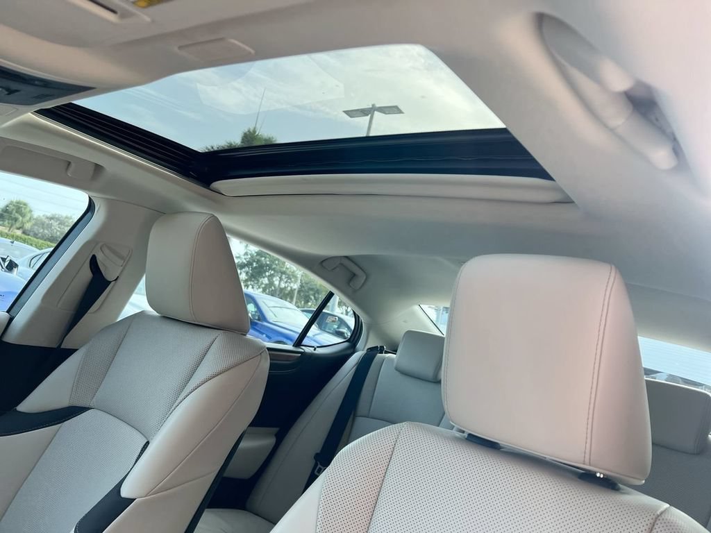 Certified 2024 Lexus ES 250 w/ Premium Package AWD/4WD image 18